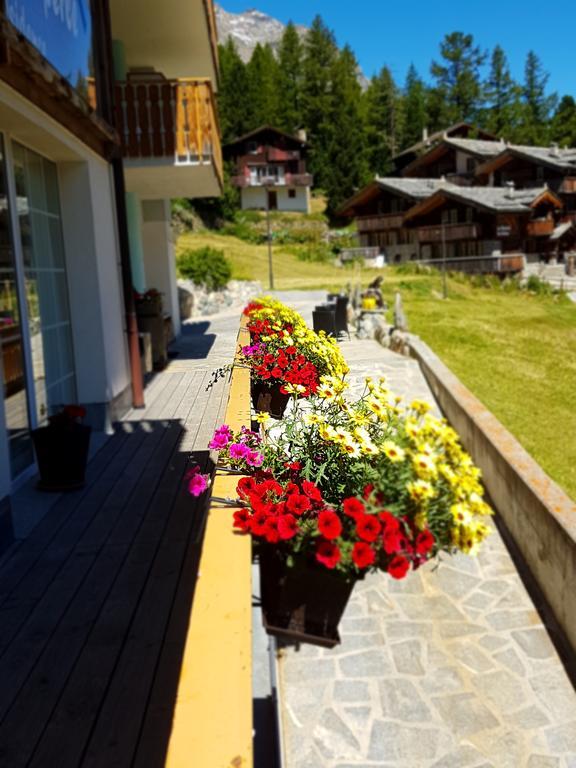 Hotel Alpenperle Saas-Fee Bagian luar foto