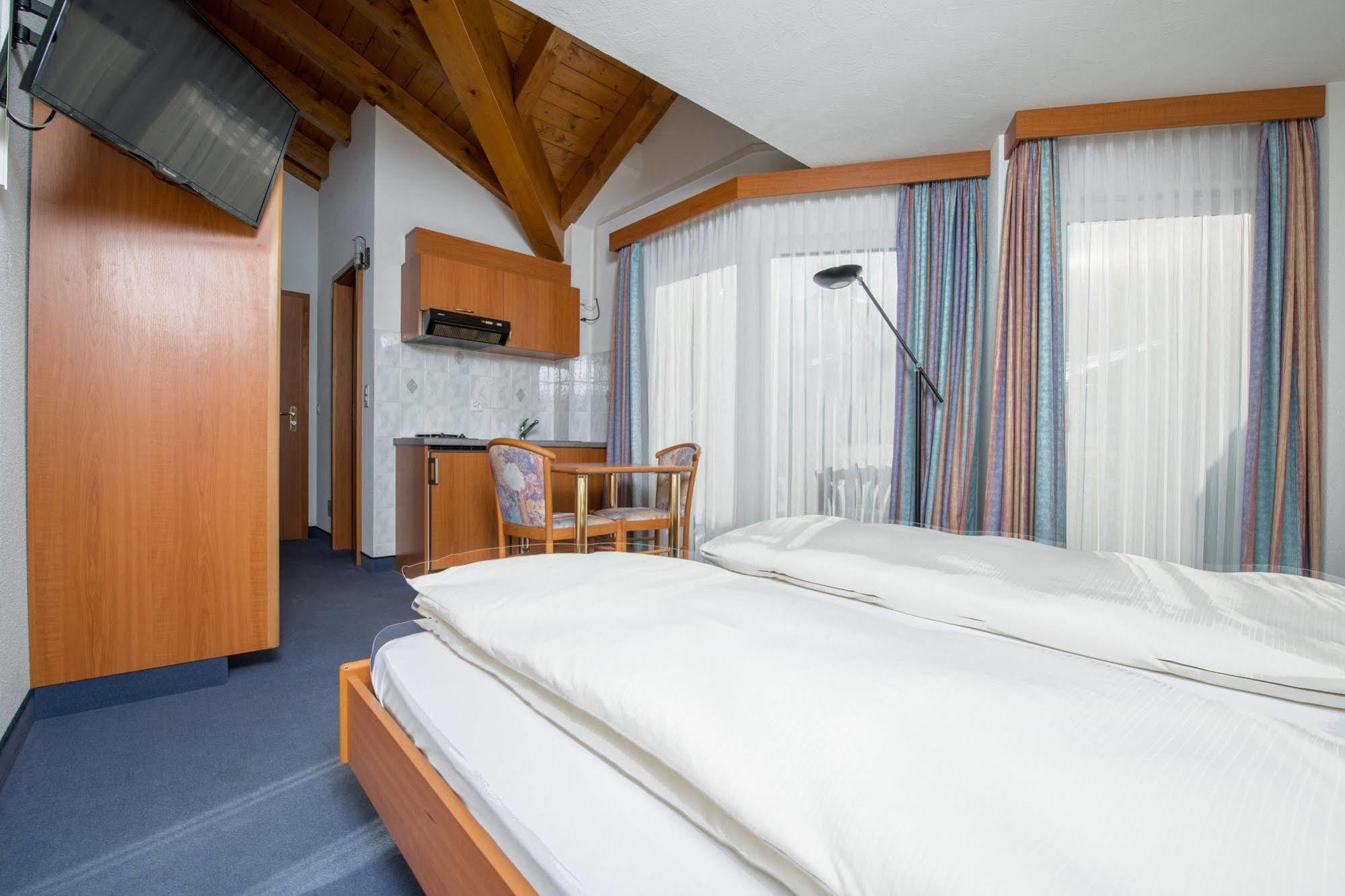 Hotel Alpenperle Saas-Fee Bagian luar foto